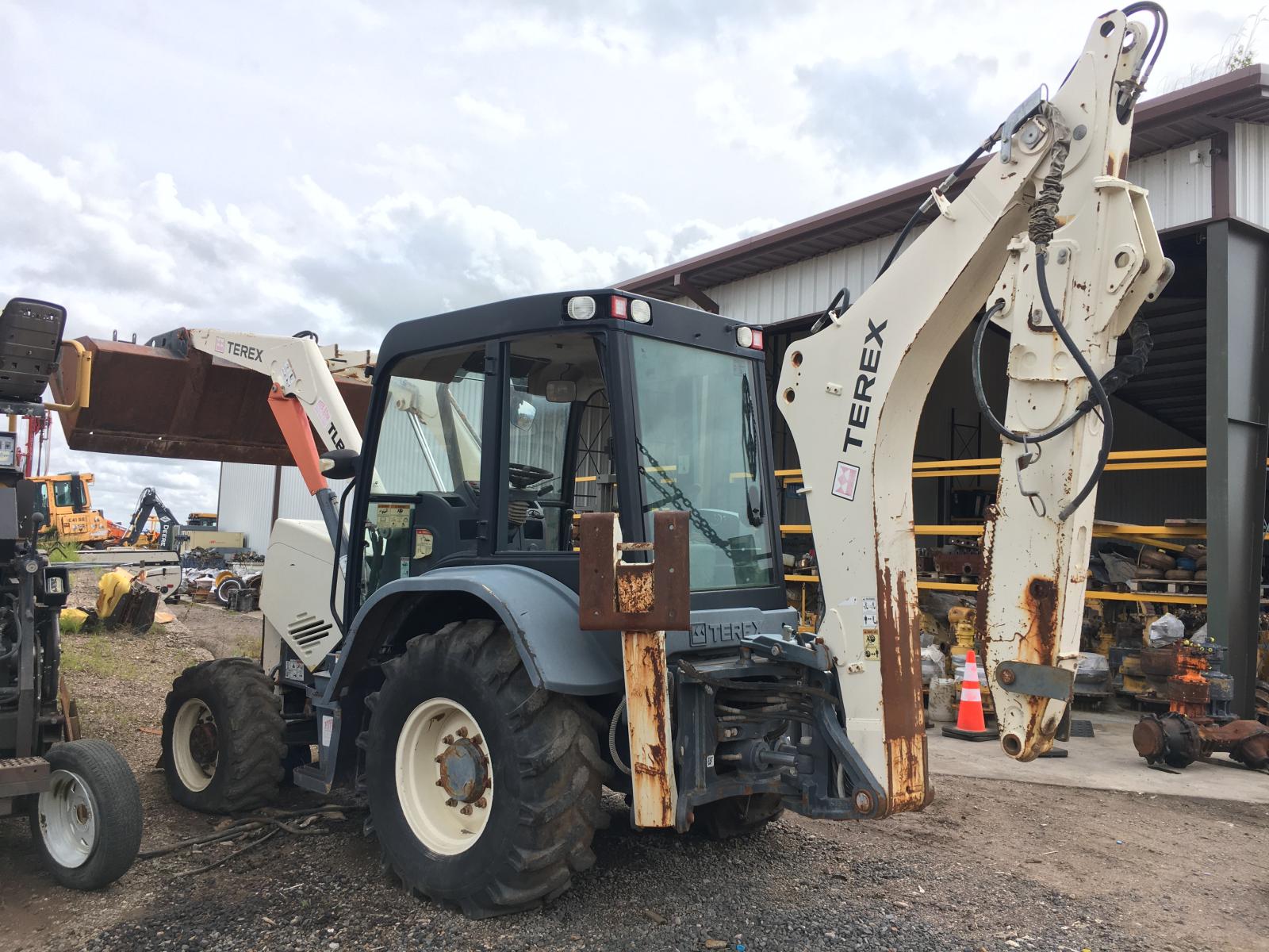 TEREX TLB840SM